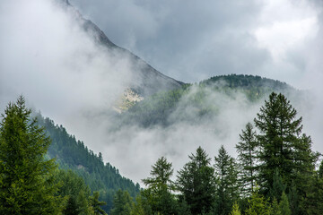 Brume sur le Queyras à Arvieux, Hautes-Alpes, France