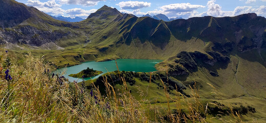 Türkisblauer Bergsee
