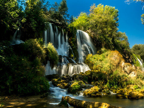 une cascade d'eau en slovénie © Alexandre