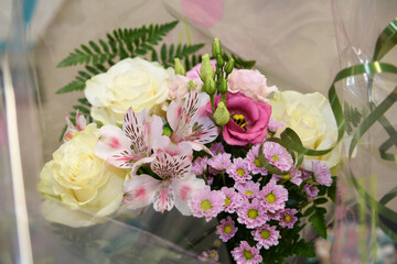 Le bouquet de fleur des mariés pendant leur mariage