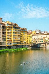 Obraz premium Photo of the Arno river that runs through central Florence