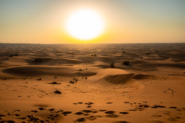 Fototapeta na wymiar Sunset in the desert dunes of Dubai