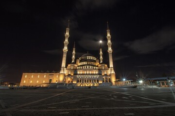 Obraz premium The Kocatepe Mosque at night in Ankara, the capital of Turkey