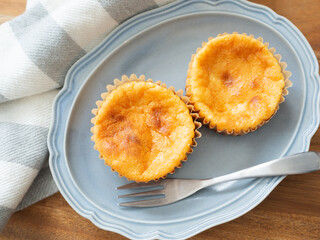 手づくりのミニバスクチーズケーキ