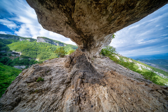 Fontarca cave, Monte Nerone, Apennines, Marche, Italy