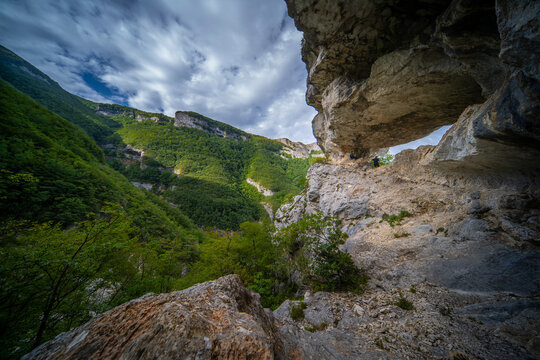 Fontarca cave, Monte Nerone, Apennines, Marche, Italy