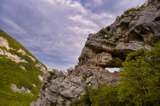 Fontarca cave, Monte Nerone, Apennines, Marche, Italy