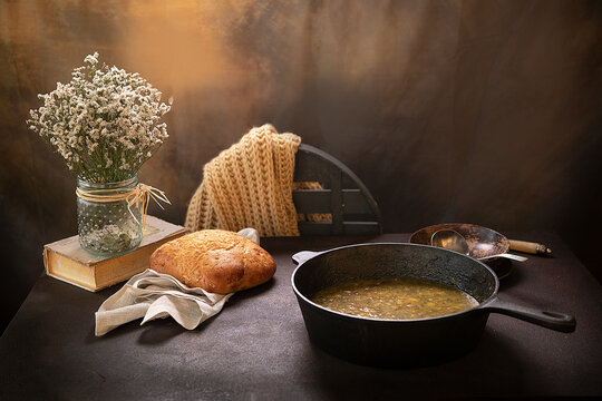 Soup and bread 