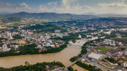 Fototapeta premium Vista aérea da cidade de Indaial em Santa Catarina