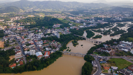 Naklejka premium Vista aérea da cidade de Indaial em Santa Catarina