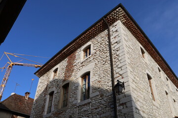 Fototapeta premium Maison typique du Dauphiné, vue de l'extérieur, village de Morestel, département de l'Isère, France