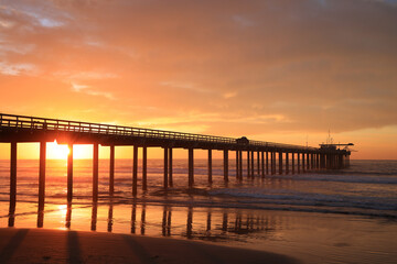Fototapeta premium Beautiful sunset in Scripps Pier, San Diego