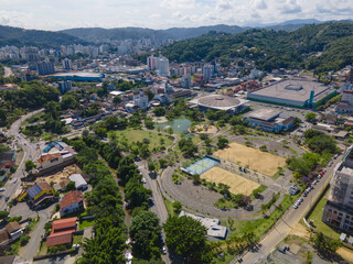 Fototapeta na wymiar Vista aérea panoramica do Parque Ramiro Ruediger em Blumenau em Santa Catarina