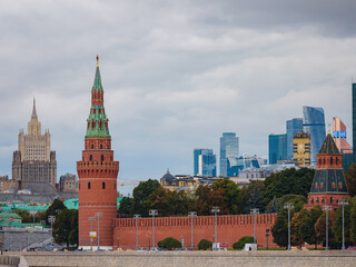 Obraz premium Beautiful view of Red Square with Moscow Kremlin and St. Basil's Cathedral in rainy summer. This is main tourist destination in Moscow. Beautiful panorama of heart of city.