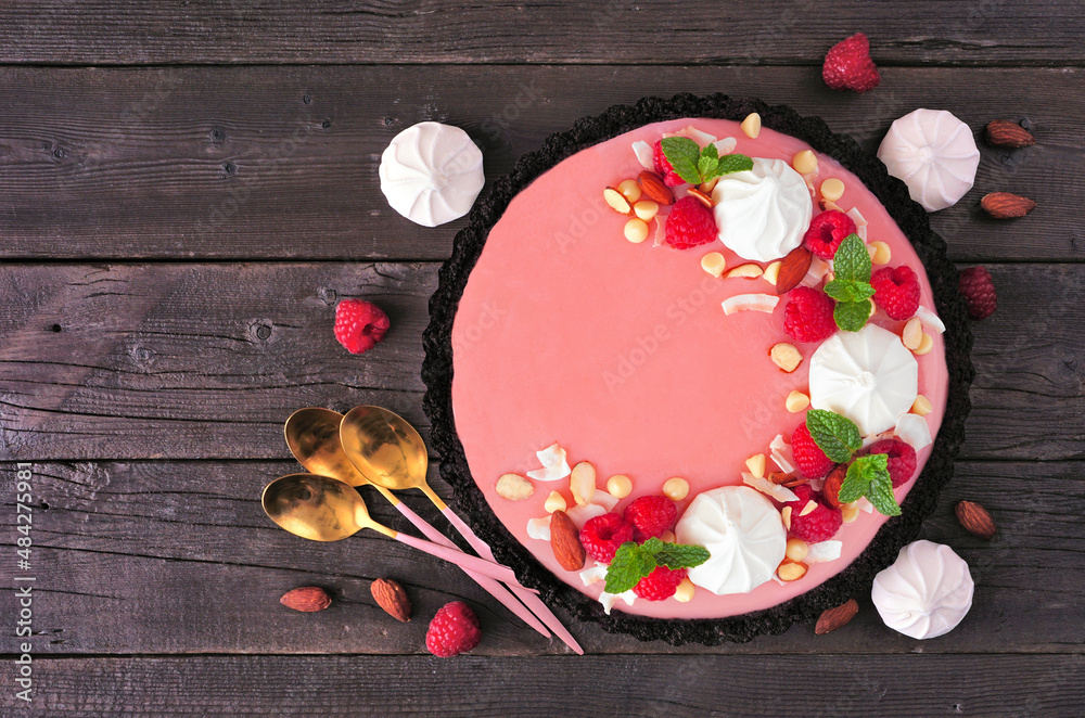 Poster gourmet raspberry chocolate pie. top view on a dark wood background. spring baking concept.