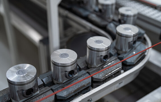 Produktionslinie - Kolben - Automobilindustrie - Teilefabrik 