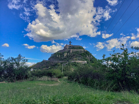 time lapse del movimiento de Nubes sobre Cerro de cubilete Cristo Rey Silao Guanajuato M&eacute;xico 