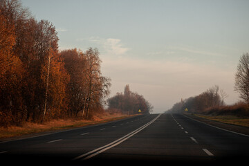 Fototapeta premium highway without cars. morning fog on the road. foggy autumn morning