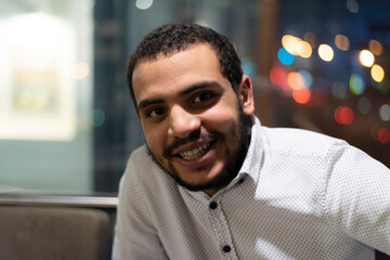 Obraz premium Smiling confident african american young businessman portrait
