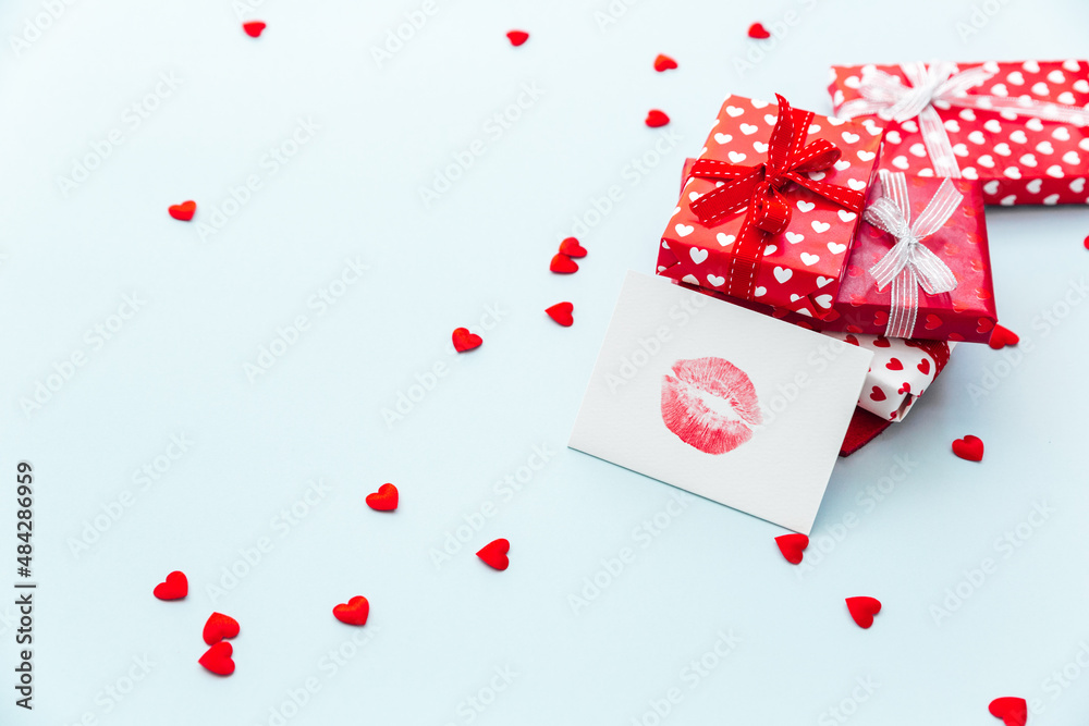 Poster Flat lay of paper envelope with blank mockup greeting card. Grey table background with Valentine day gift, letter, heart shape and decoration. Top view, mock up invitations