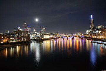 Fototapeta na wymiar Thames Reflections