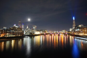 Fototapeta premium Night time reflections on the Thames