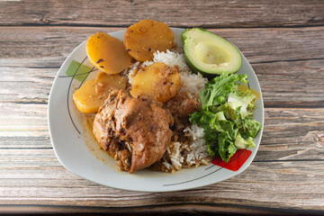 Chicken with peanuts, rice and yellow potatoes with lettuce and aguacate salad.