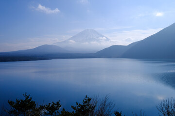 山梨県南都留郡河口湖町の本栖湖