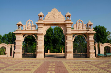 Fototapeta na wymiar Carved Gateway at Nilkanthdham, Swaminarayan temple Poicha, Gujarat, India