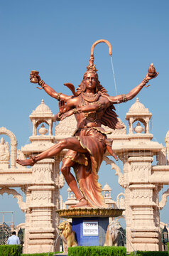 Statue of Dancing Shiva as Nataraja at gate of Nilkanthdham, Swaminarayan temple complex, Poicha, Poicha, Gujarat, India