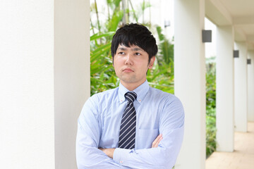 考えるビジネスマン