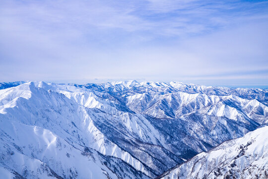 谷川岳山頂からの風景　厳冬期の稜線