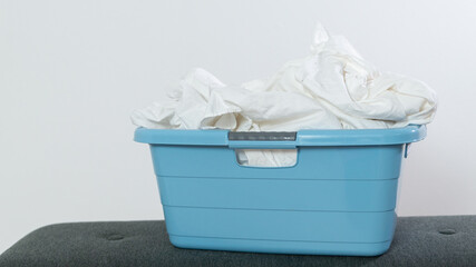 Korb mit wei&szlig;er W&auml;sche