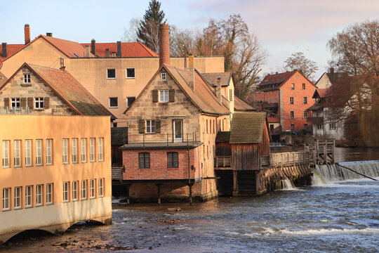 Fr&uuml;hindustrielle Anlagen zum Anfassen im Industriemuseum Lauf a. d. Pegnitz; Blick zur Hammerschmiede am Wehr