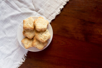 cookies in a plate on a wooden table