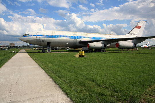Side view of the prototype of the Ilyushin Il-86 "Camber" short- to medium-range wide-body jetliner at the Zhulyany State Aviation Museum of Ukraine
