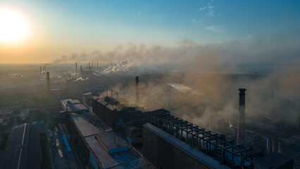 Obraz premium metallurgical plant heavy industry poor ecology top view smoke from chimneys smog