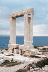 Fototapeta premium naxos greece apollo gate on a cloudy day
