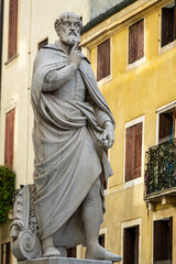 Fototapeta na wymiar statue of the architect Andrea Palladio in Vicenza, Italy