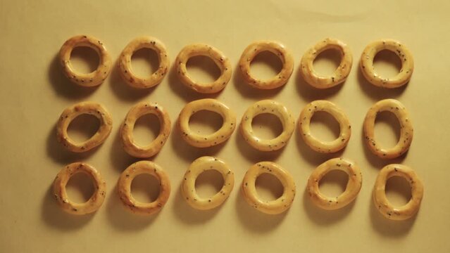 An animation of dry ring-shaped crackers
