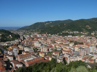 Fototapeta na wymiar panorama from via Codena viewpoint on the city of Carrara and on the Tyrrhenian Sea