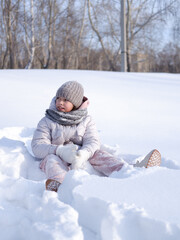 Fototapeta na wymiar girl in the snow... russian winter