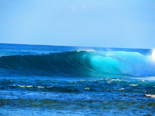 hiking beautiful beaches in hawaii