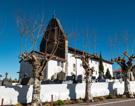 Igreja de S&atilde;o Louren&ccedil;o em Arbonne no Pa&iacute;s Basco em Fran&ccedil;a