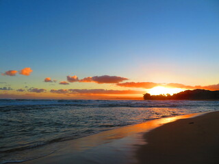 Fototapeta premium hiking beautiful coastline in hawaii