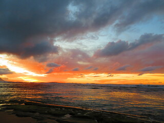 Fototapeta na wymiar hiking beautiful beaches of hawaii