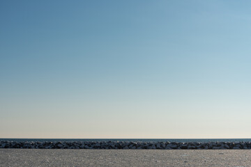 Obraz premium sky over lake (with break water in the distance)