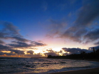Fototapeta na wymiar hiking beautiful beaches of hawaii