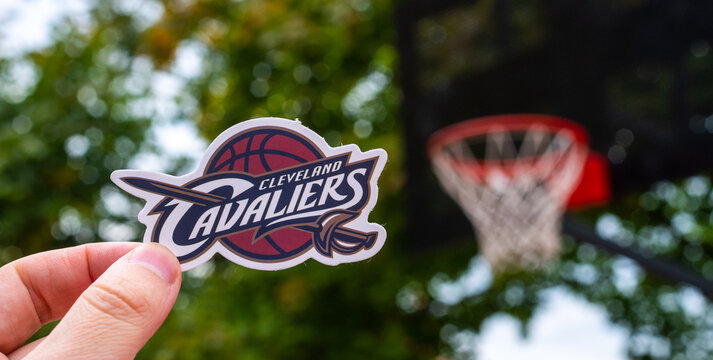 September 15, 2021, Springfield, USA, A man holds the emblem of the basketball club Cleveland Cavaliers in his hand on the sports field.