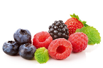 Composição com frutas vermelhas - morango, amora, framboesa e mirtilo 